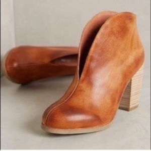 Antelope for Anthropologie size 39 (8 or 8.5) high-cut deep vamp bootie